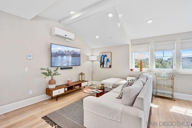 823 Jersey Court, San Diego, CA 92109