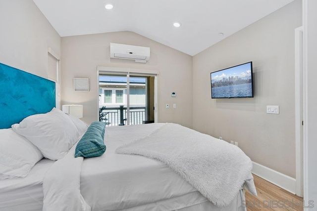 823 Jersey Court, San Diego, CA 92109