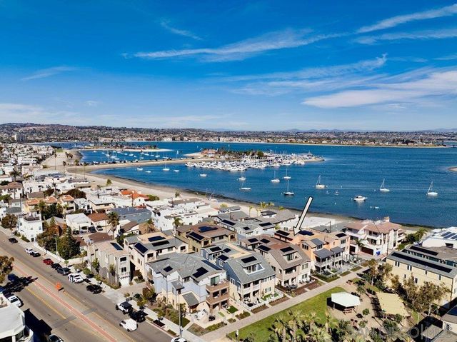 823 Jersey Court, San Diego, CA 92109