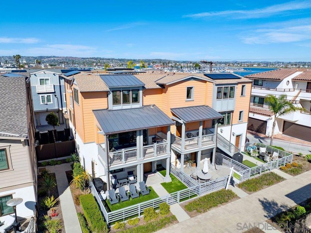 823 Jersey Court, San Diego, CA 92109