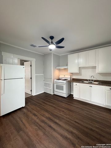 124 WIGGINS PL, San Antonio, TX 78214
