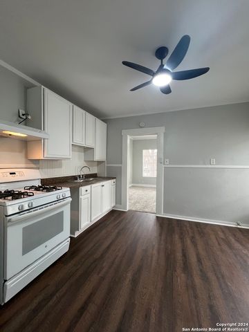 124 WIGGINS PL, San Antonio, TX 78214