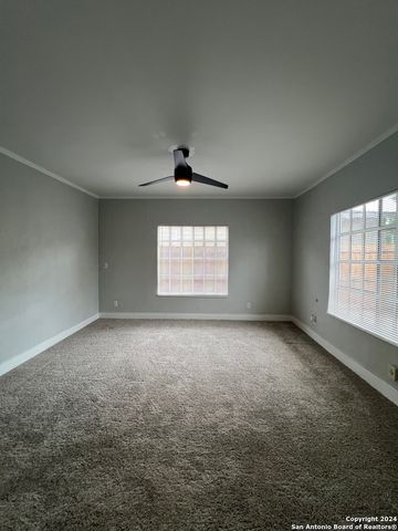 124 WIGGINS PL, San Antonio, TX 78214