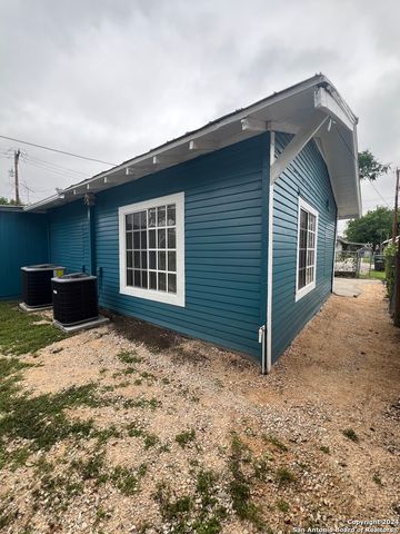124 WIGGINS PL, San Antonio, TX 78214