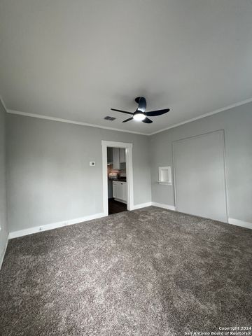 124 WIGGINS PL, San Antonio, TX 78214