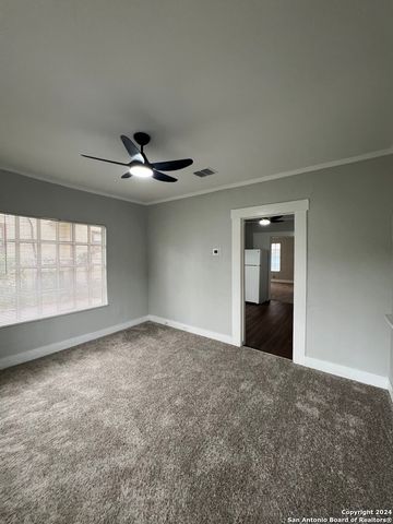 124 WIGGINS PL, San Antonio, TX 78214