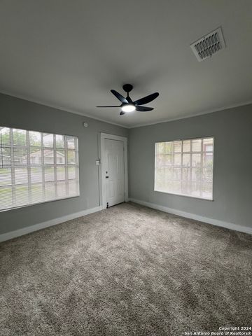 124 WIGGINS PL, San Antonio, TX 78214