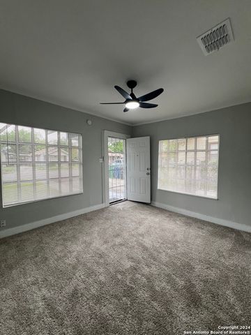 124 WIGGINS PL, San Antonio, TX 78214