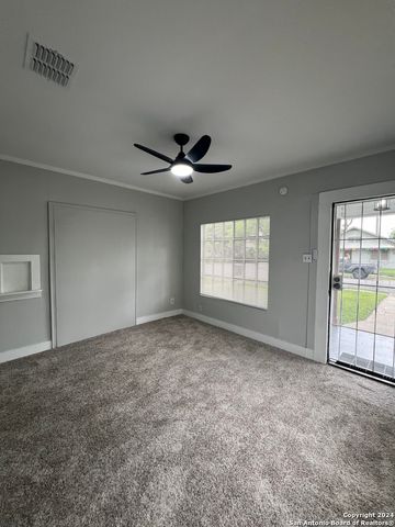 124 WIGGINS PL, San Antonio, TX 78214