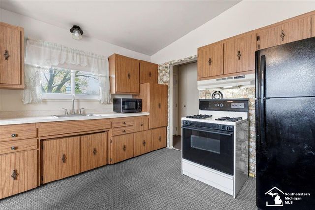 8435 Clippert Street, Taylor, MI 48180