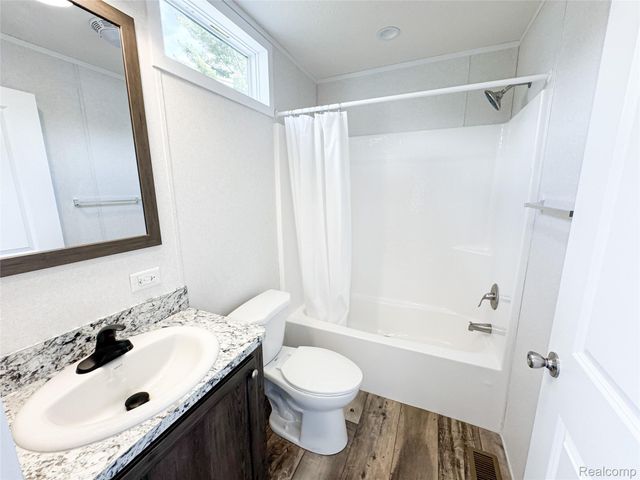 44 Retreat Way, Fenton Charter Township, MI 48430