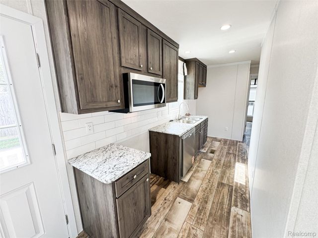 44 Retreat Way, Fenton Charter Township, MI 48430