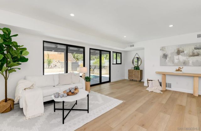 1562 Whitsett Dr, El Cajon, CA 92020