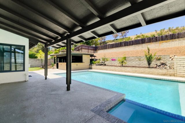 1562 Whitsett Dr, El Cajon, CA 92020