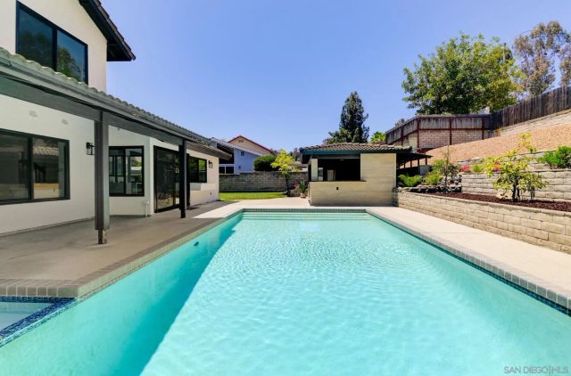 1562 Whitsett Dr, El Cajon, CA 92020