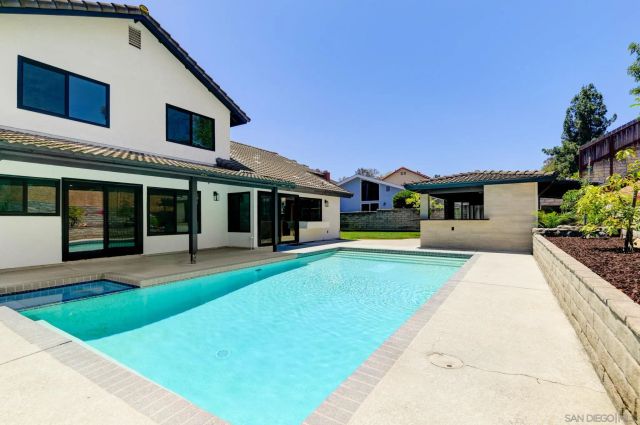 1562 Whitsett Dr, El Cajon, CA 92020