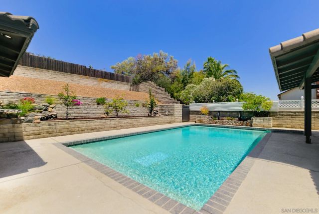 1562 Whitsett Dr, El Cajon, CA 92020
