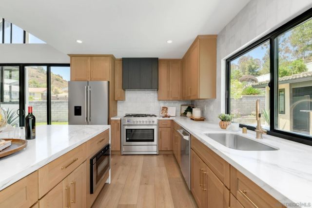 1562 Whitsett Dr, El Cajon, CA 92020