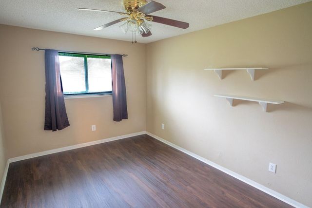 103 Sunflower Street, Lake Jackson, TX 77566