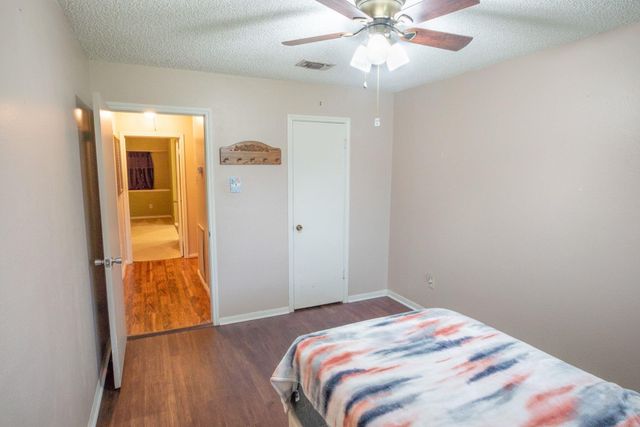 103 Sunflower Street, Lake Jackson, TX 77566