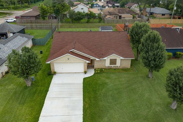 103 Sunflower Street, Lake Jackson, TX 77566