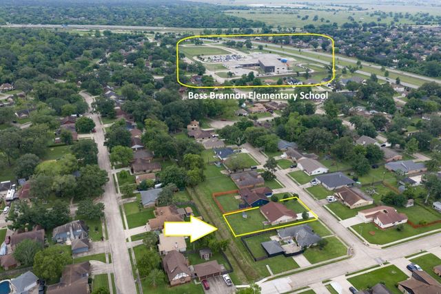 103 Sunflower Street, Lake Jackson, TX 77566