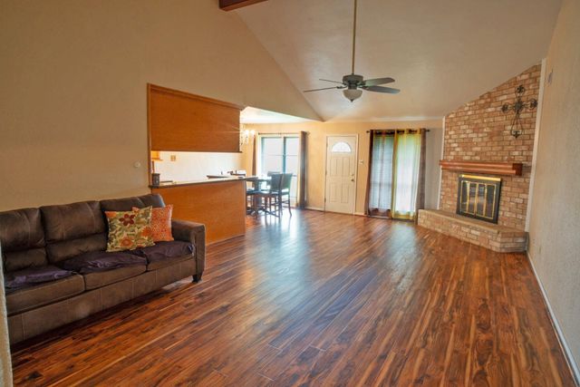 103 Sunflower Street, Lake Jackson, TX 77566