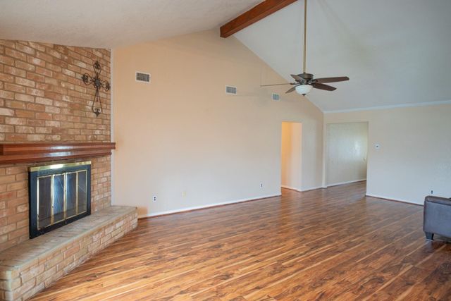 103 Sunflower Street, Lake Jackson, TX 77566