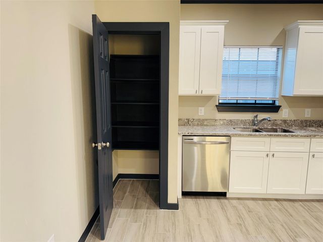 4802 Cruse Rd 1, Houston, TX 77016