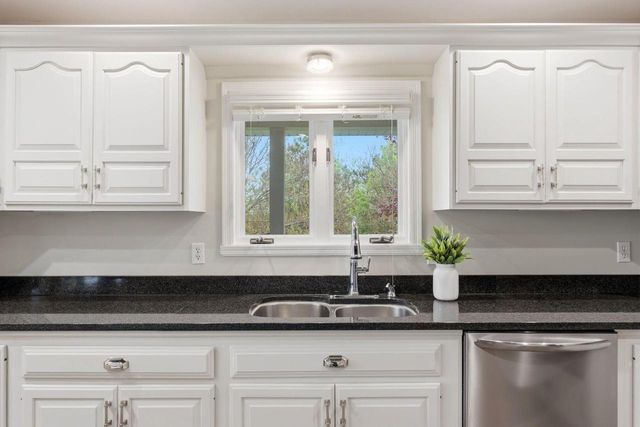 105 Mark COURT, North Prairie, WI 53153