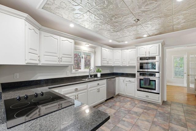 105 Mark COURT, North Prairie, WI 53153