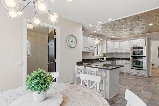 105 Mark COURT, North Prairie, WI 53153