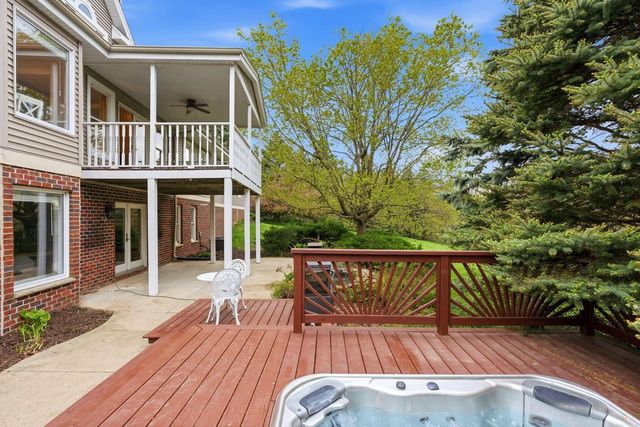 105 Mark COURT, North Prairie, WI 53153