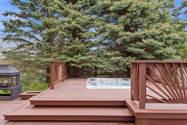 105 Mark COURT, North Prairie, WI 53153