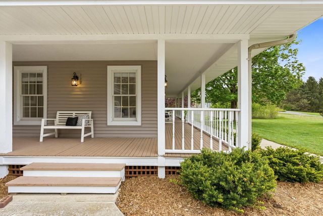 105 Mark COURT, North Prairie, WI 53153