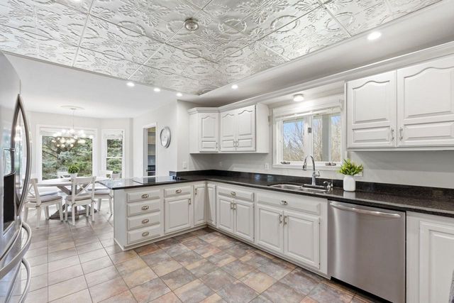 105 Mark COURT, North Prairie, WI 53153