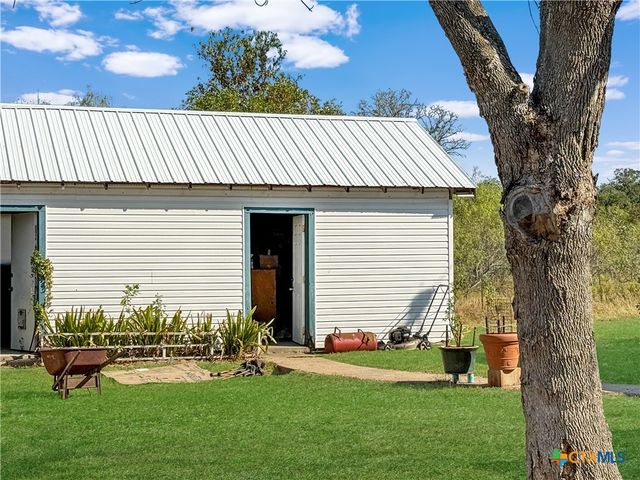 5108 Cowan Road, Flatonia, TX 78941