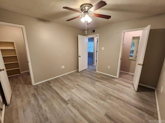 9 Smoking Oaks Drive, Maumelle, AR 72113