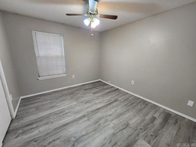 9 Smoking Oaks Drive, Maumelle, AR 72113