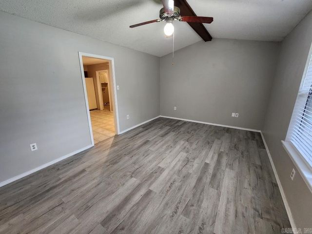 9 Smoking Oaks Drive, Maumelle, AR 72113