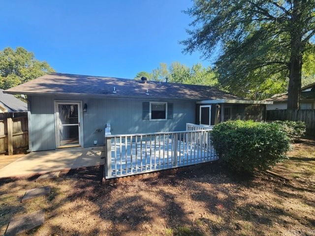 9 Smoking Oaks Drive, Maumelle, AR 72113