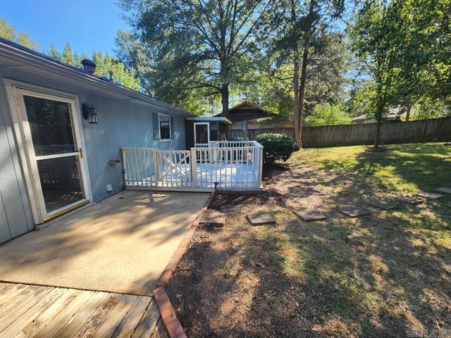 9 Smoking Oaks Drive, Maumelle, AR 72113