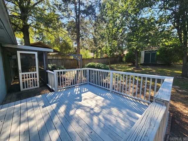 9 Smoking Oaks Drive, Maumelle, AR 72113