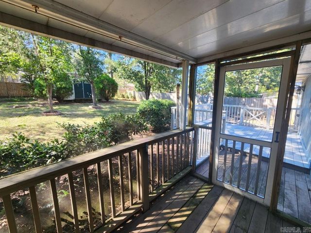 9 Smoking Oaks Drive, Maumelle, AR 72113