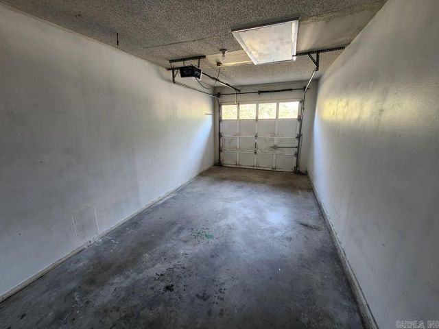 9 Smoking Oaks Drive, Maumelle, AR 72113