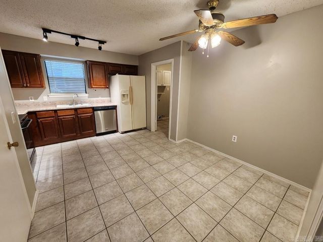 9 Smoking Oaks Drive, Maumelle, AR 72113