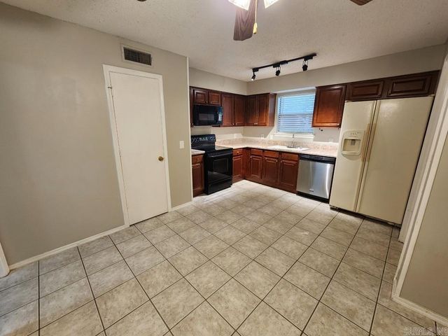 9 Smoking Oaks Drive, Maumelle, AR 72113