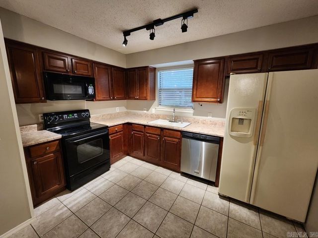 9 Smoking Oaks Drive, Maumelle, AR 72113