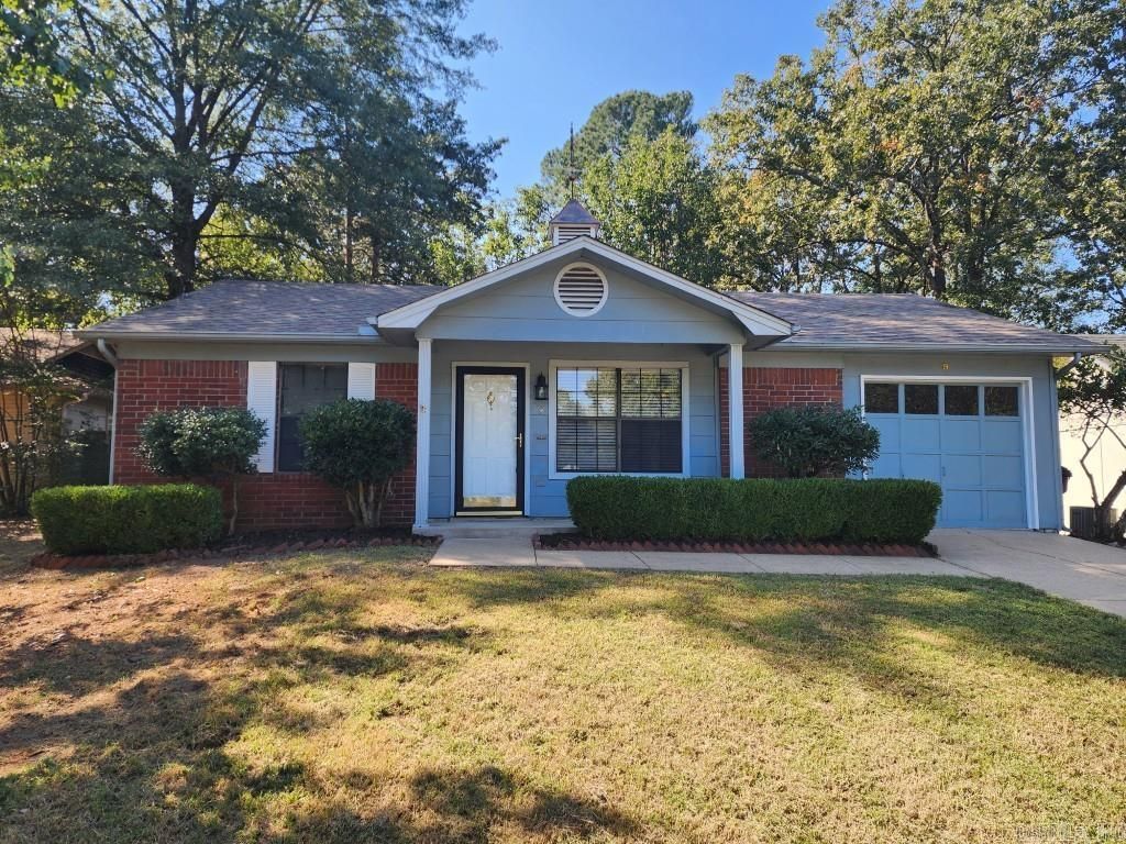 9 Smoking Oaks Drive, Maumelle, AR 72113