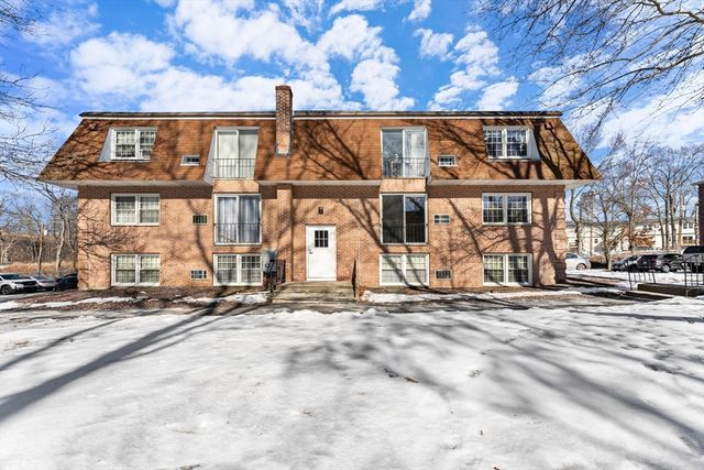 82 Boylston Ln 21, Lowell, MA 01852